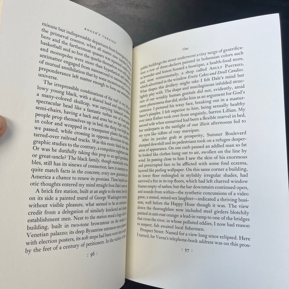 "Roger's Version" by John Updike-Franklin Library Book 1986-Signed First Edition - Picture 4 of 12